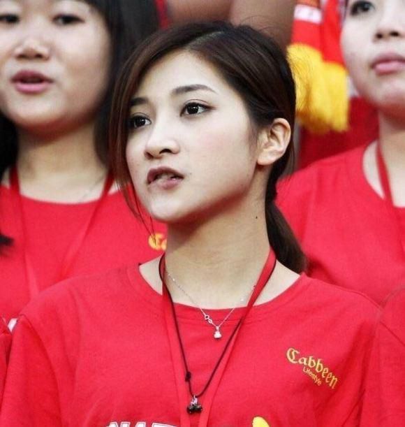 美女踩踏调教